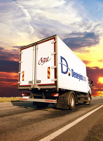 white-volvo-semi-truck-on-side-of-road-2199293